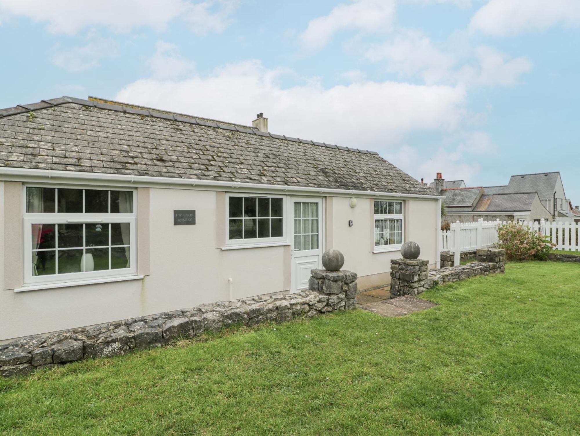 Halcyon Annexe Villa Moelfre Exteriör bild